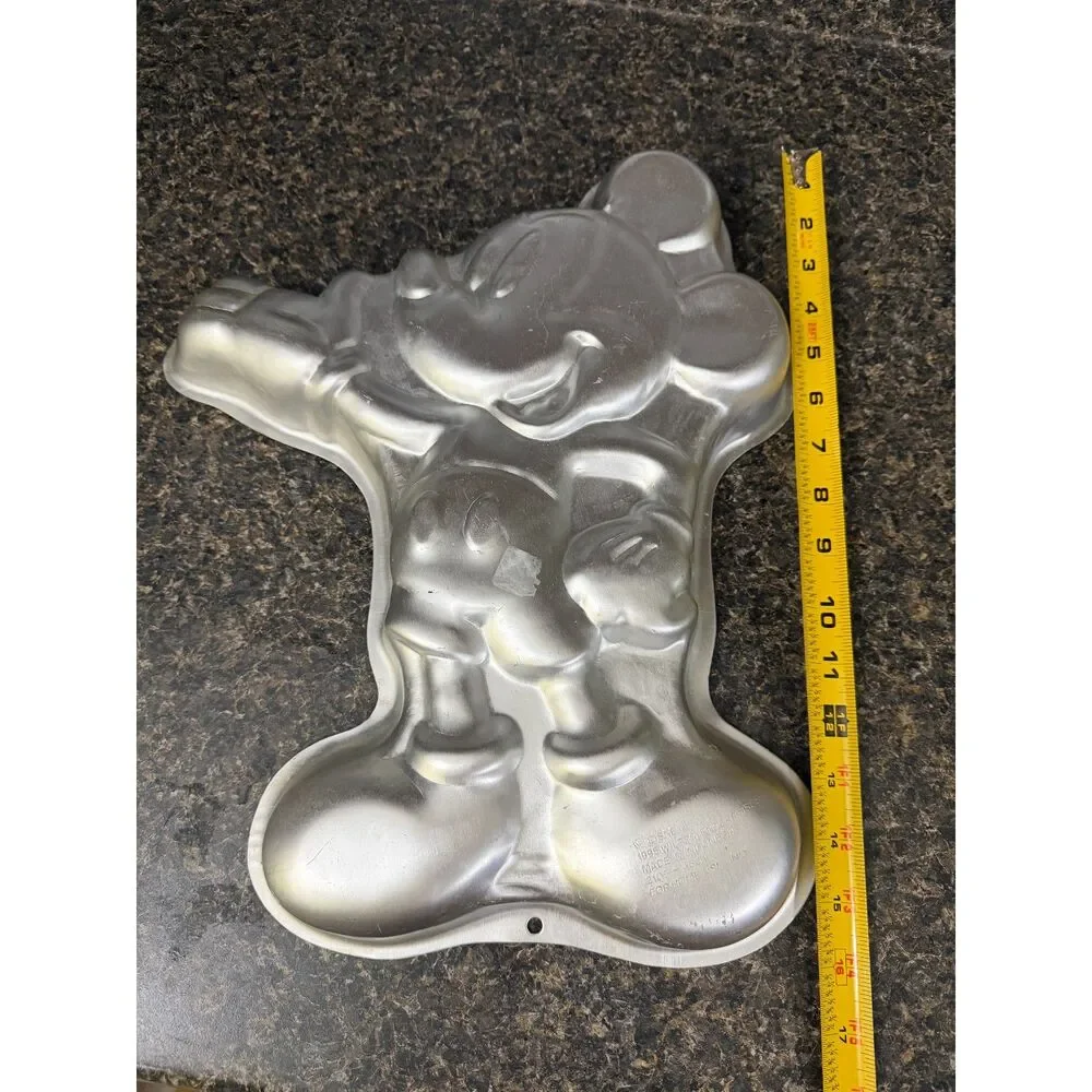 1995 Wilton Disney Mickey Mouse Aluminum Character Cake Pan #2105-3601